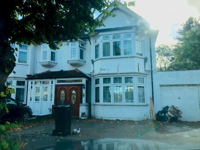 4 Bedroom Semi-Detached House To Rent In Royston Gardens, Ilford IG4