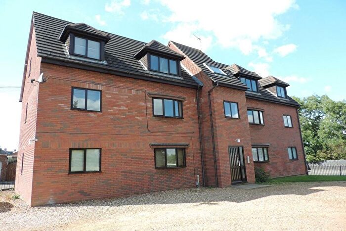 2 Bedroom Flat To Rent In Moor Road, Rushden, Northamptonshire, NN10