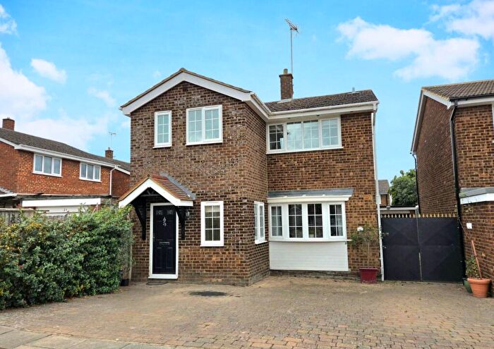 4 Bedroom Detached House For Sale In Garrett Close, Dunstable, LU6