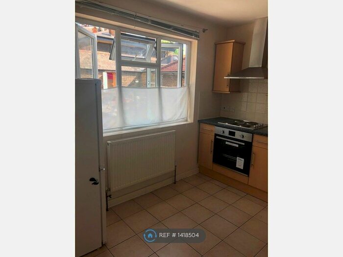 Studio To Rent In Lewisham Way, London, SE4