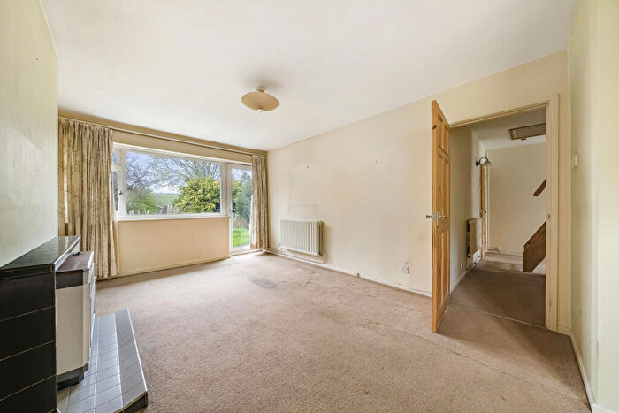 3 Bedroom Bungalow For Sale In Highridge, Alton, Hampshire, GU34