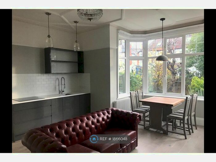 1 Bedroom Flat To Rent In Melbury Gardens, London, SW20