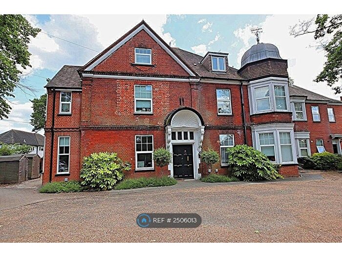 2 Bedroom Flat To Rent In The Grange, Chelmsford, CM2