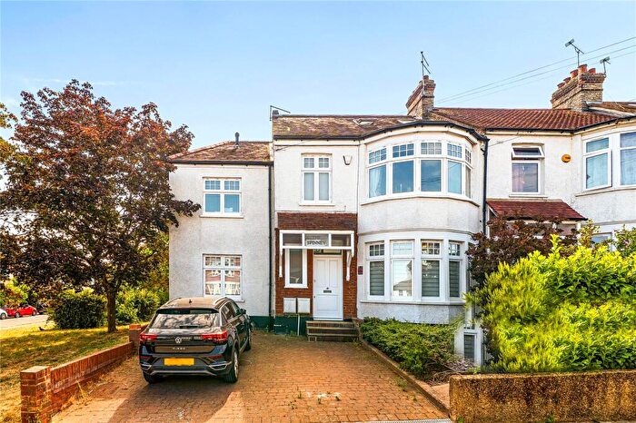 3 Bedroom Apartment For Sale In Blake Road, London, N11