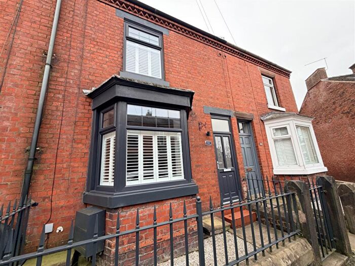 3 Bedroom House To Rent In Grove Street, Leek, ST13