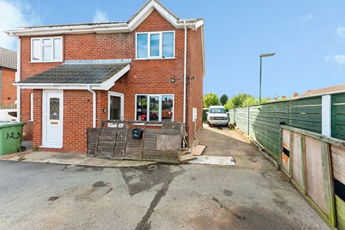 2 Bedroom Semi-Detached House For Sale In Harold Street, Grimsby, DN32