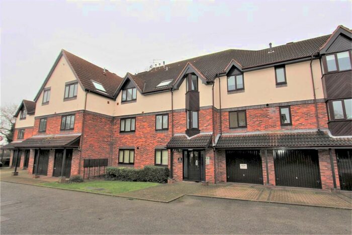 1 Bedroom Flat To Rent In Theydon Gate, Theydon Bois, CM16