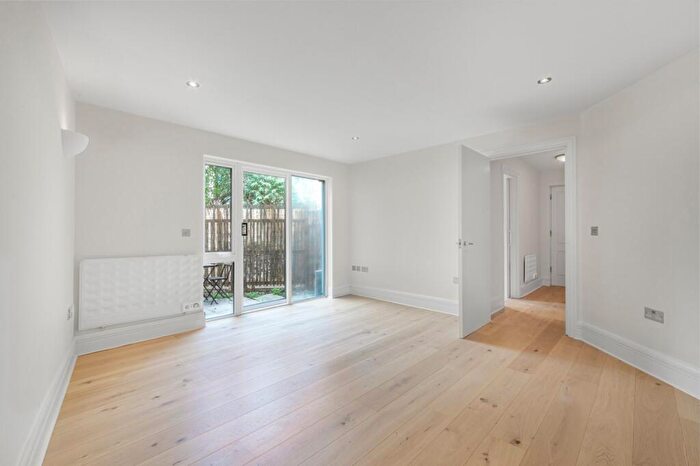 1 Bedroom Flat For Sale In Arcadia Court, Lowther Road, N7