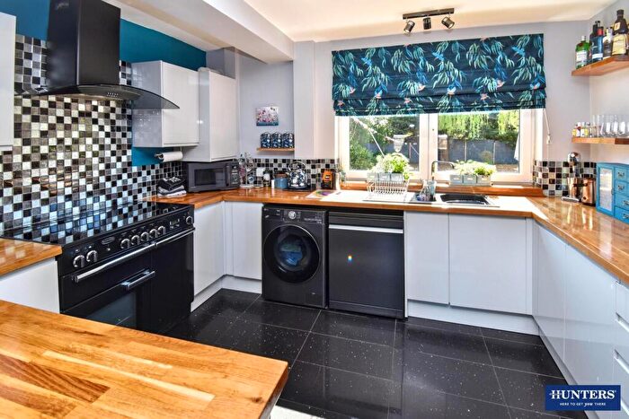 5 Bedroom Detached House For Sale In Amesbury Road, Wigston, LE18