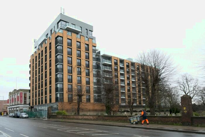 2 Bedroom Flat To Rent In High Road, Ilford, IG1