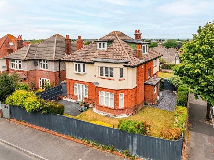 6 Bedroom Detached House For Sale In St. Albans Avenue, Bournemouth, BH8