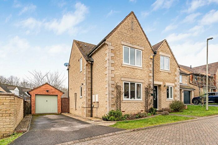 4 Bedroom Detached House For Sale In Poppylands, Bicester, OX26