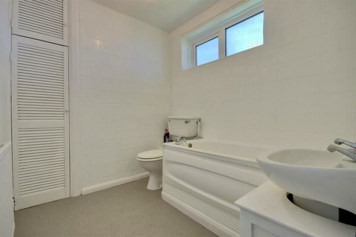 1 Bedroom Flat For Sale In Longfield Avenue, Fareham, PO14
