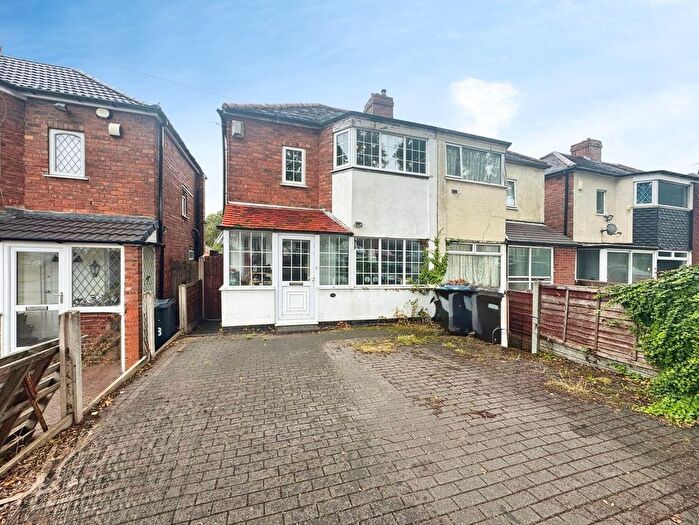 3 Bedroom Semi-Detached House For Sale In Courtenay Road, Birmingham, B44