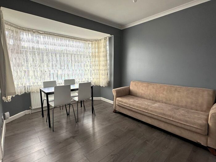 2 Bedroom Maisonette To Rent In Briar Close, London, N13