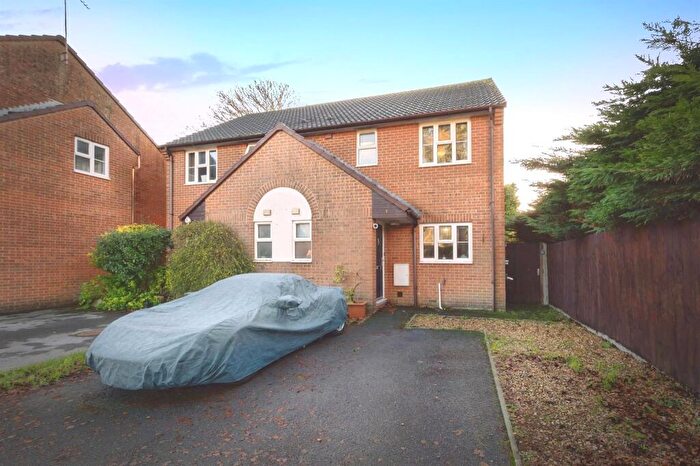 3 Bedroom Semi Detached House For Sale In Lime Tree Close, Alderholt, Fordingbridge, SP6