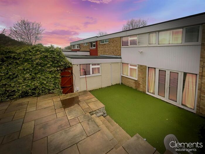 3 Bedroom Semi-Detached House To Rent In Wharfedale, Hemel Hempstead, HP2