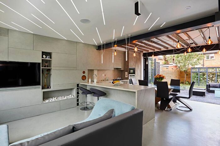 3 Bedroom Flat To Rent In Leyburn Road, Edmonton, London, N18