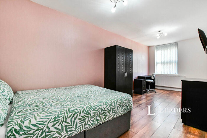 2 Bedroom Apartment To Rent In Wilmslow Road, Manchester, M14
