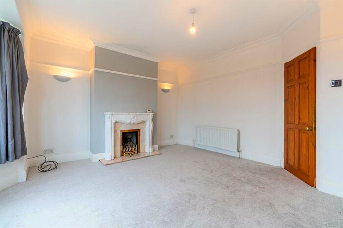 2 Bedroom Flat To Rent In Ferndene Grove, High Heaton, NE7