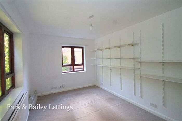 5 Bedroom House To Rent In Bedroom Detached House In Sutton, SM1