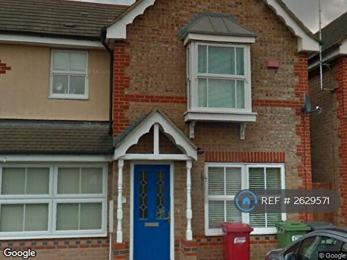 4 Bedroom Semi-Detached House To Rent In Nine Acres, Slough, SL1