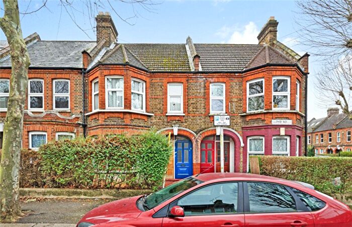 2 Bedroom Flat To Rent In Lloyd Road, Walthamstow, London, E17