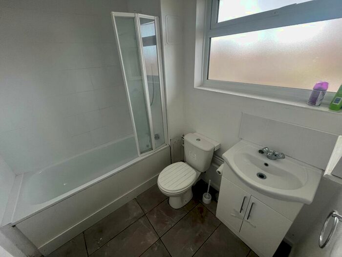 1 Bedroom Flat To Rent In Lee Chapel North, Basildon, SS15