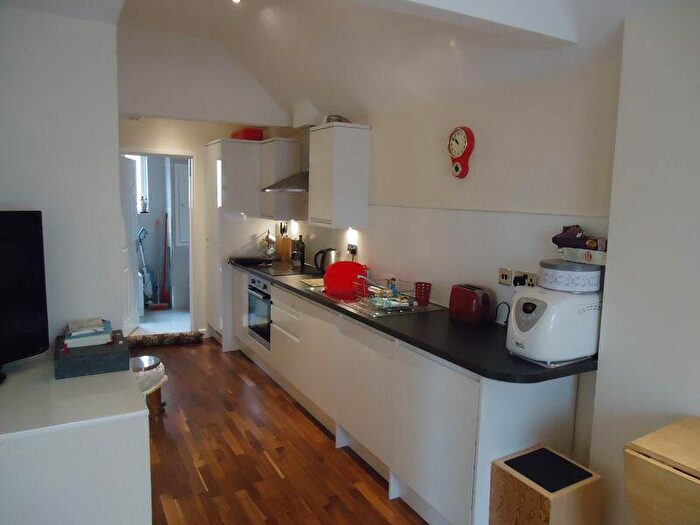 2 Bedroom Flat To Rent In New Road, Aston Fields, Bromsgrove, B60