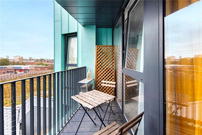 1 Bedroom Flat For Sale In Outfall Building, Bundocks Walk, Bow, London, E3