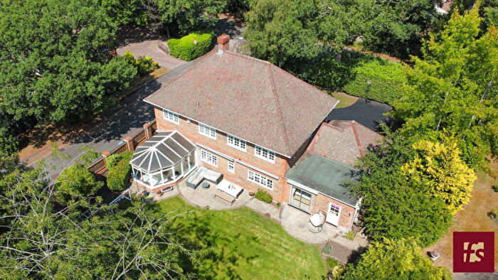 5 Bedroom Detached House For Sale In Talisman Close, Crowthorne, Berkshire, RG45