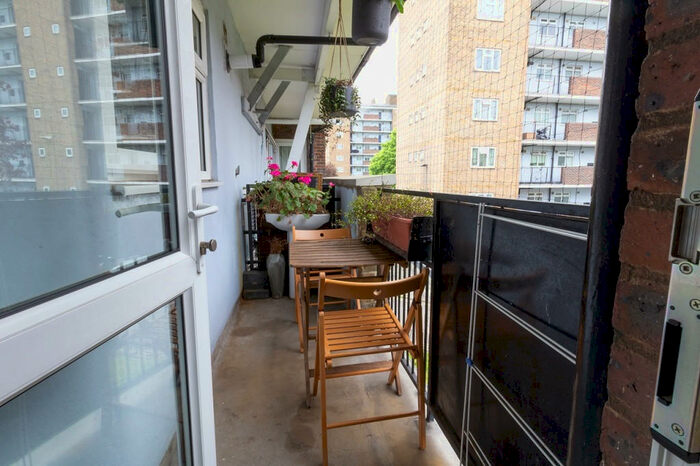 2 Bedroom Flat To Rent In Lowth Road, London, SE5