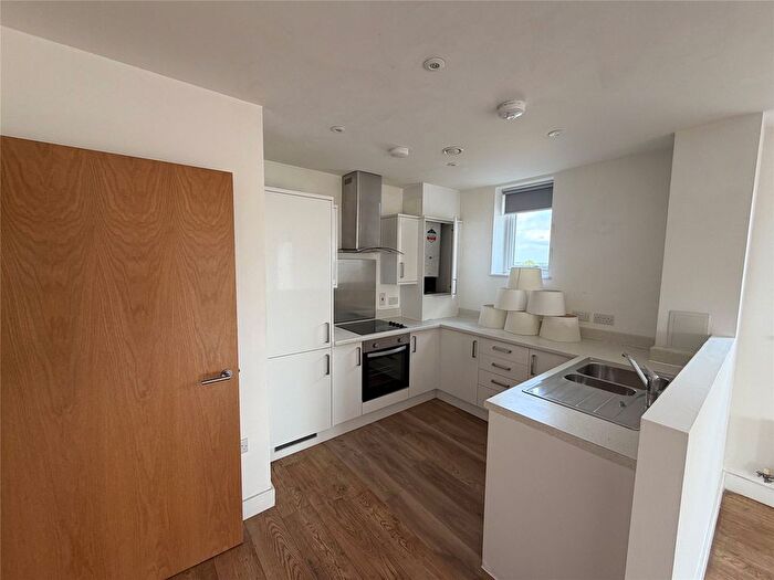 2 Bedroom Flat To Rent In Bowes Road, London, N11