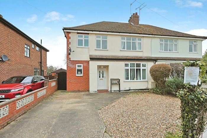 4 Bedroom Semi Detached House For Sale In Russell Avenue, Norwich, Norfolk, NR7