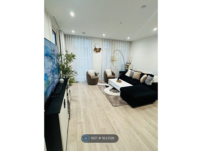 2 Bedroom Flat To Rent In Bond Apartments, Harrow, HA1