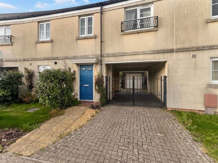 3 Bedroom Terraced House For Sale In Alding Crescent, Bognor Regis, PO21