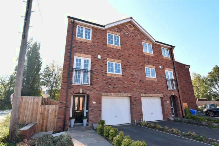 4 Bedroom Semi-Detached House To Rent In Wood Lane Court, New Farnley, Leeds, LS12
