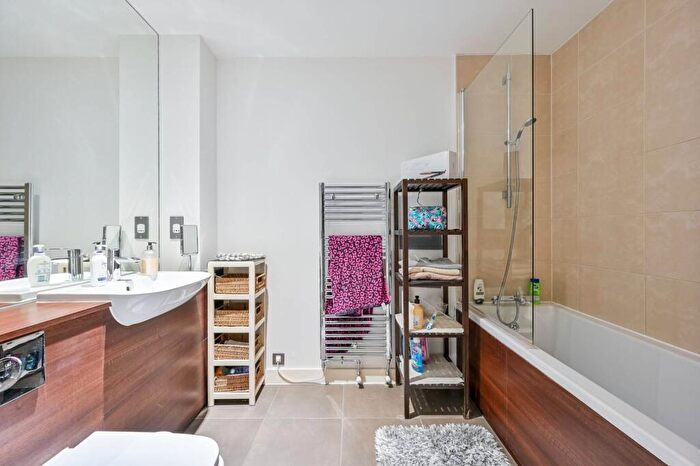 1 Bedroom Flat To Rent In Canning Town, , Canning Town, London, E16