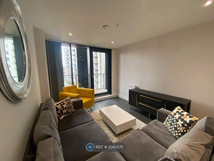 2 Bedroom Flat To Rent In Cheetham Hill Road, Manchester, M4