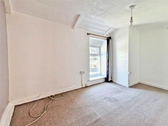 3 Bedroom End Of Terrace House For Sale In High Street, Porth, Rhondda Cynon Taf, CF39