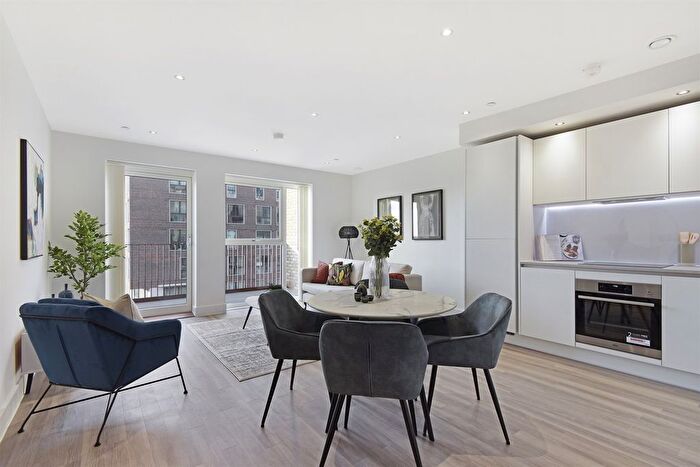 2 Bedroom Flat To Rent In Thames Road, London, E16