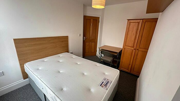 3 Bedroom Apartment To Rent In Grenville Road, PL4
