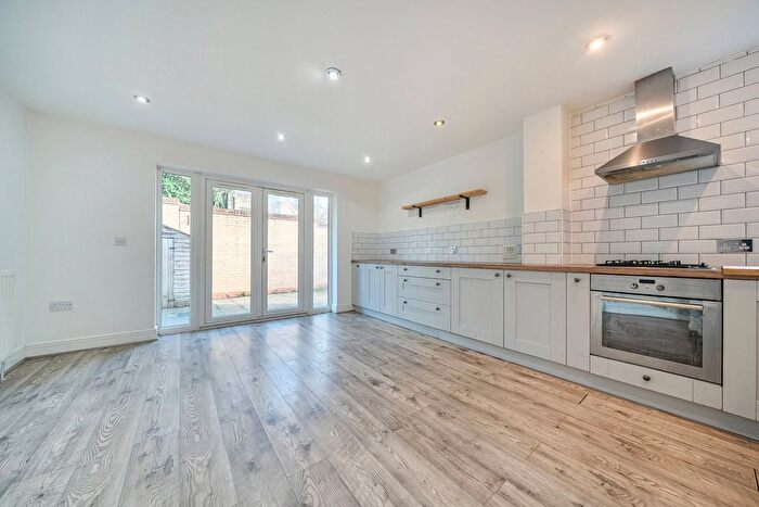 3 Bedroom Semi-Detached House For Sale In Franklin Place, London, SE13
