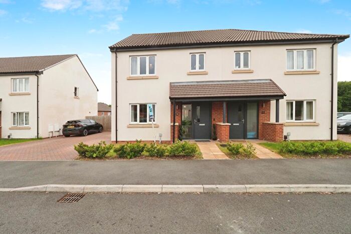 3 Bedroom Semi-Detached House For Sale In Patagonia Place, Nottingham, NG15