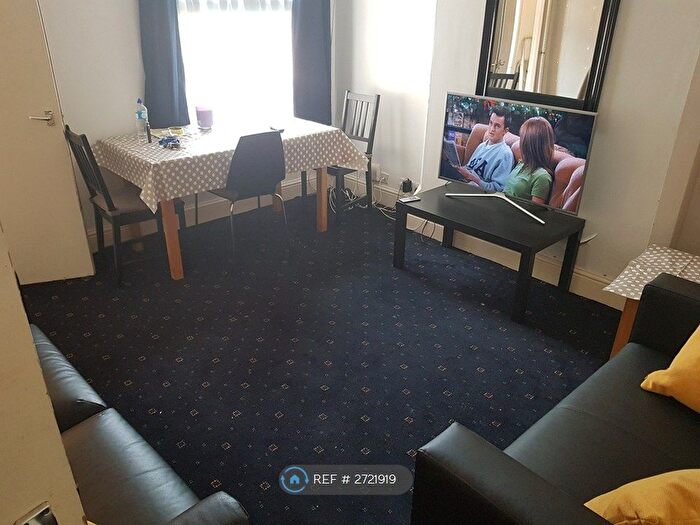 5 Bedroom Semi Detached House To Rent In Derby Grove, Nottingham, NG7