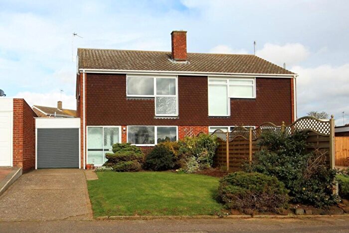 3 Bedroom Semi-Detached House To Rent In Fallowfield, Ampthill Bedford, Bedfordshire, MK45