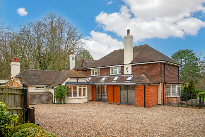 4 Bedroom Detached House For Sale In Henley Road Hurley Maidenhead, Berkshire, SL6