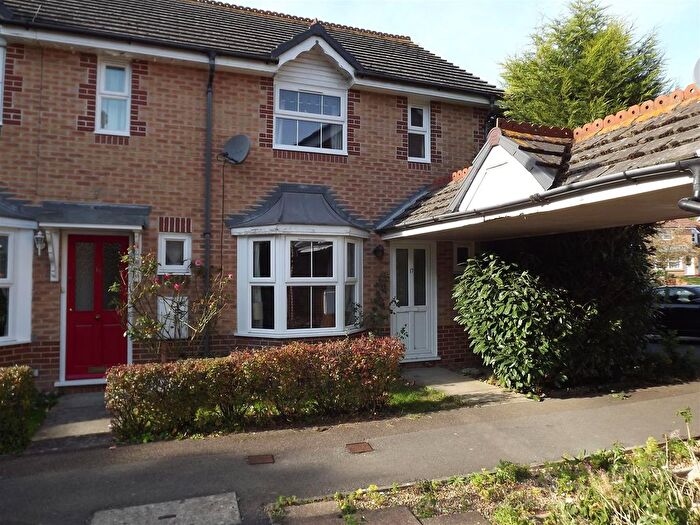 2 Bedroom Property To Rent In Cranmer Walk, Crawley, RH10