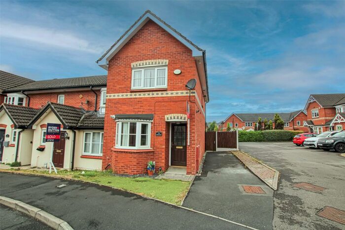 2 Bedroom Semi-Detached House To Rent In Abbeydale Road, Manchester, M40