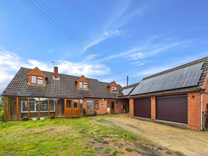 3 Bedroom Bungalow For Sale In Kerswell Green, Worcester, Worcestershire, WR5